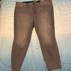 NWT Torrid gray bombshell skinny pants
